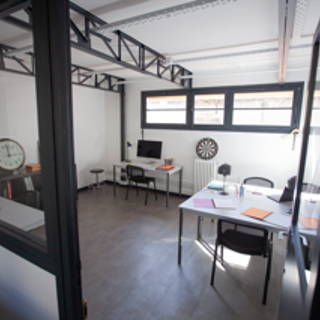 Bureau privé 15 m² 4 postes Coworking Rue de la Folie-Regnault Paris 75011 - photo 1